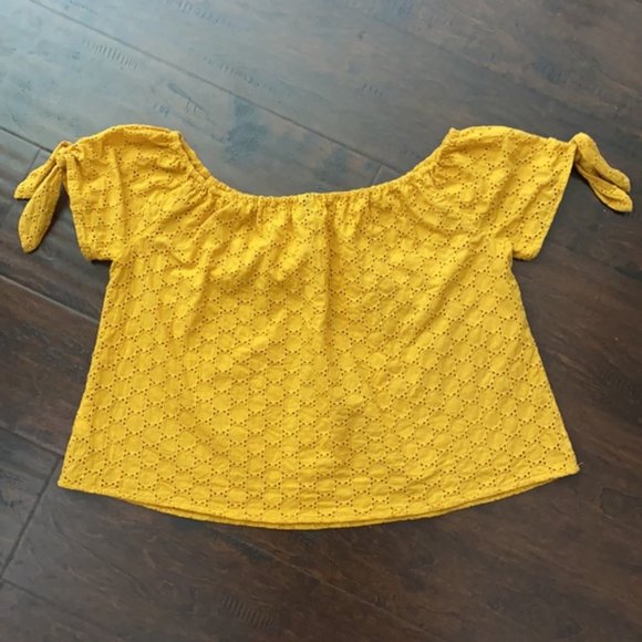 Universal Thread Mustard Yellow Women's Eyelet Shirt Size Large - Picture 8 of 8